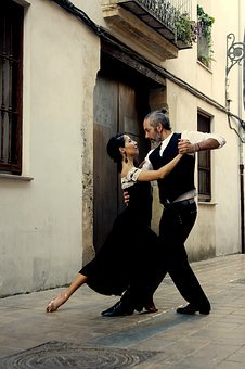 https://tanzboden-seifried.at/wp-content/uploads/2021/11/tango-4048879__340.jpg